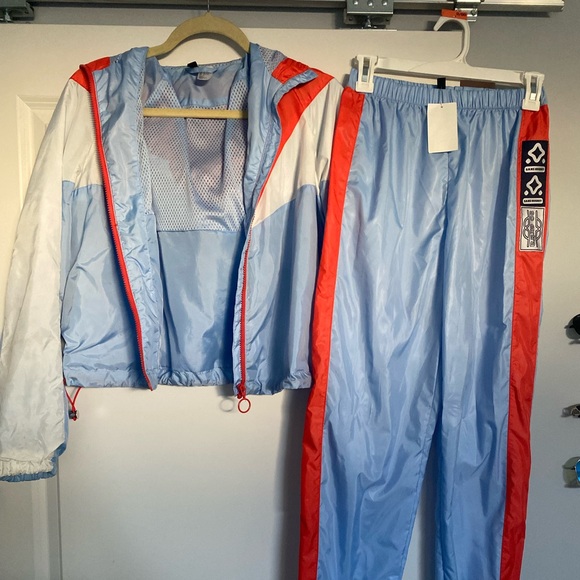 Vintage H&M windbreaker set. Joggers and jacket. Super light weight - Picture 2 of 8